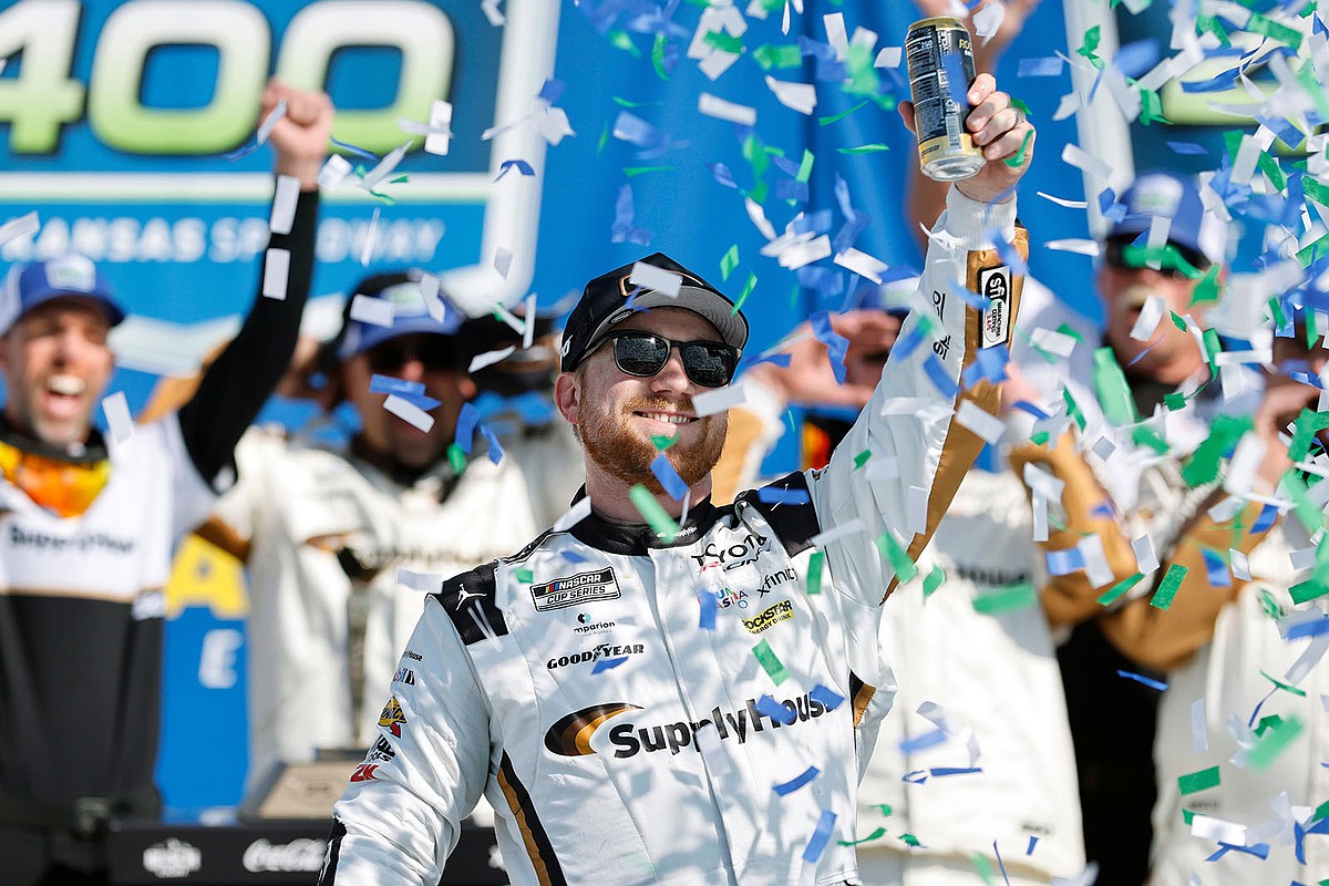 Tyler Reddick passes Kyle Larson in OT at Kansas for Cup Series win