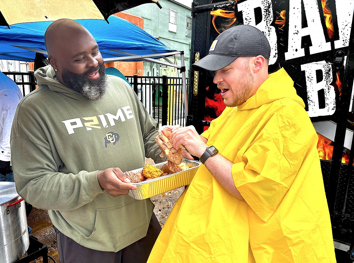 Jase Riley, del dúo de YouTube Josh & Jase, visita el festival cajún de Texarkana