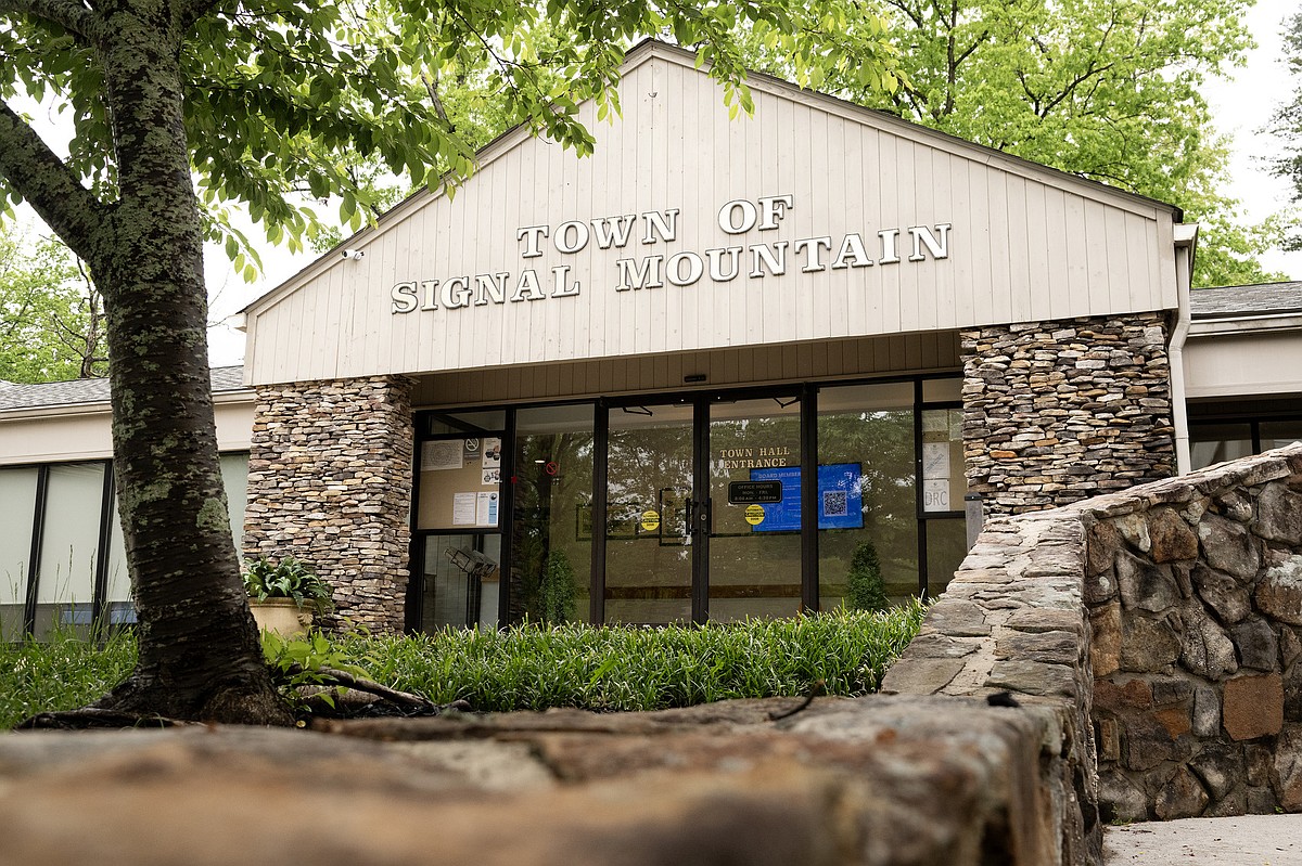 Signal Mountain town manager uses AI for crafting policy, hiring, more