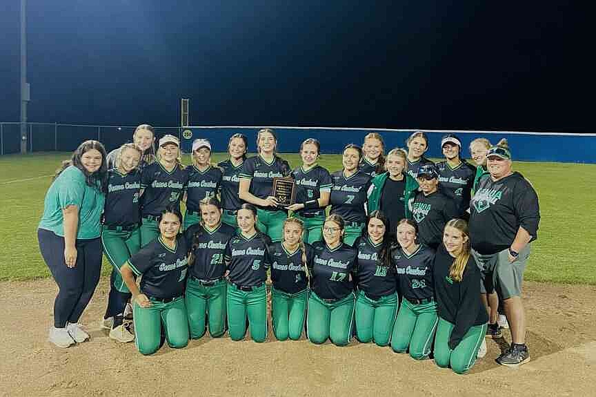 Prep Softball Area Roundup: Area softball teams win area, district titles