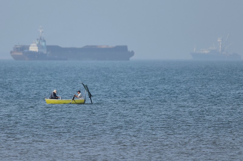 US fights to reopen the Strait of Hormuz as UAE comes under attack in ...