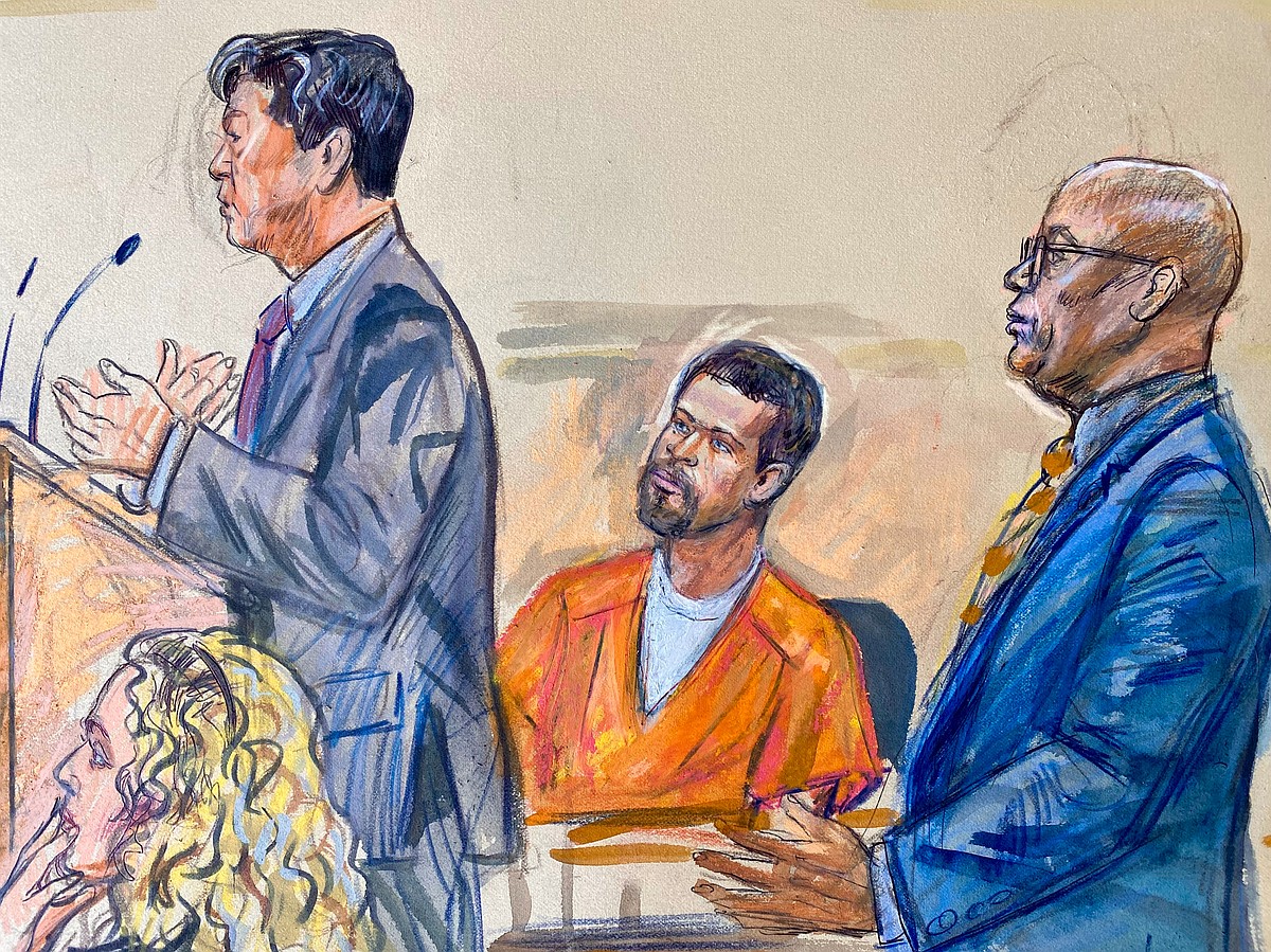 Man charged in White House correspondents' dinner attack is indicted on new assault count