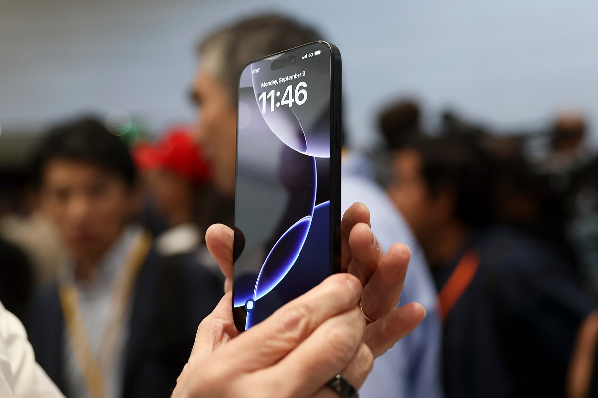 Some iPhone owners could get up to  payment after Apple agrees to settle case for 0 million