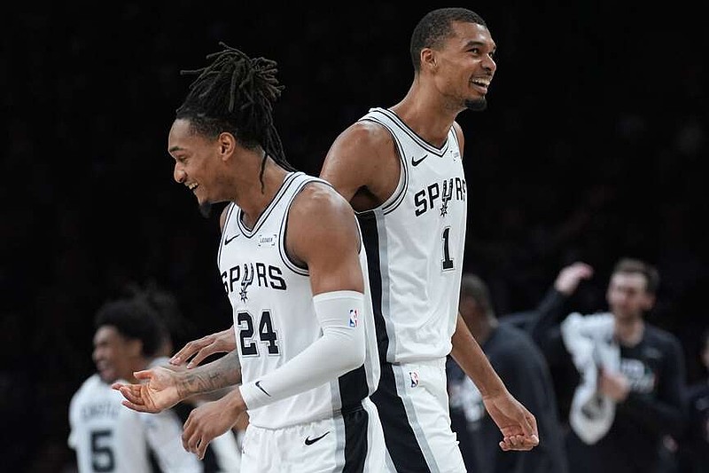 Devin Forward NBA WESTERN CONFERENCE PLAYOFFS | Stephon Castle gives the Spurs 32 ...