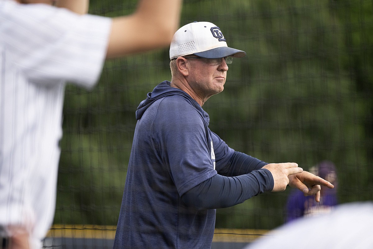 Gordon Lee still has chance to repeat despite sloppy defense, quiet bats