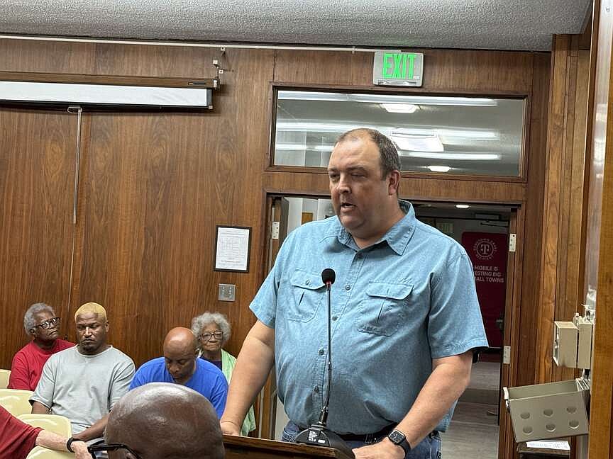 Mike Sherman gives Camden City Council an update on the Sportsplex
