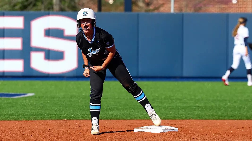 Softball: Hooks' Greenwood transfers to Texas State