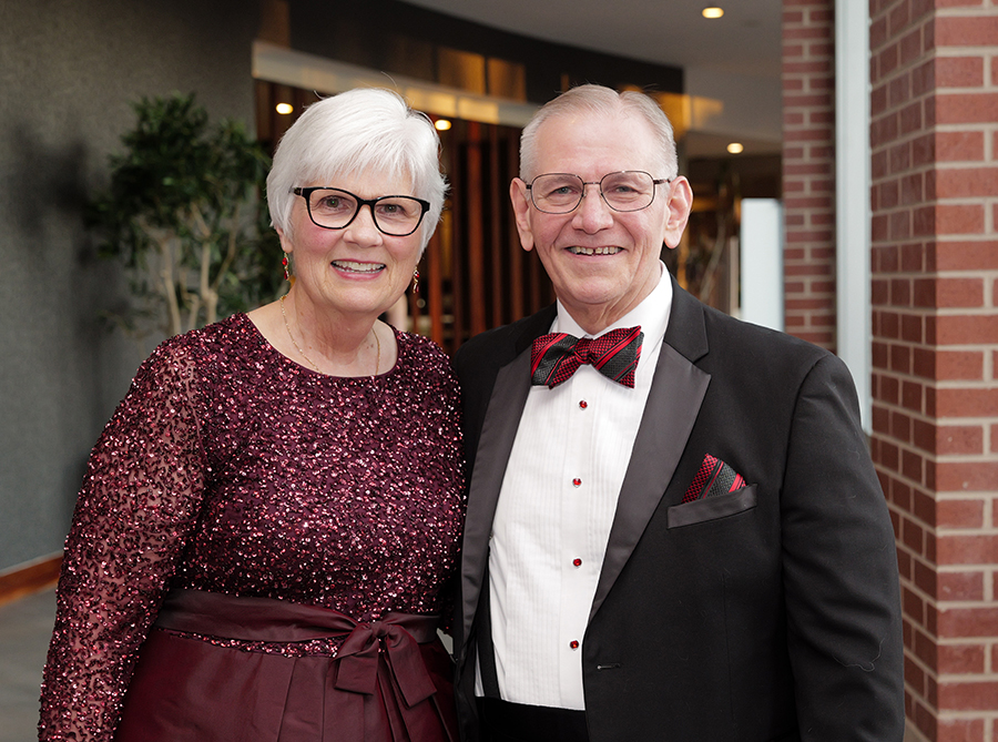 Photo by Mark Gilliland / Lori & Chris Hopkins