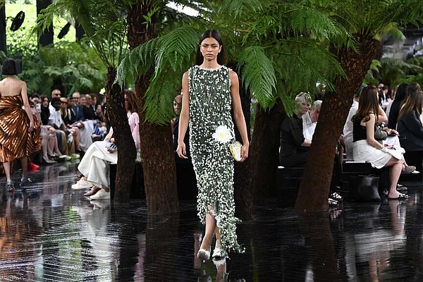 2018フレデリック・サヴァール　haute couture Bare skin, fantasy and the machine: 3 takeaways from Paris' starry