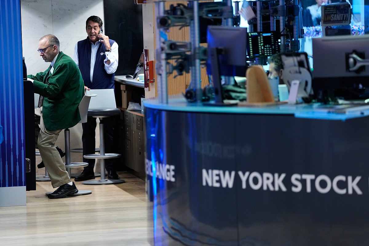 Stocks recover losses , and oil prices ease as calm returns to financial markets worldwide