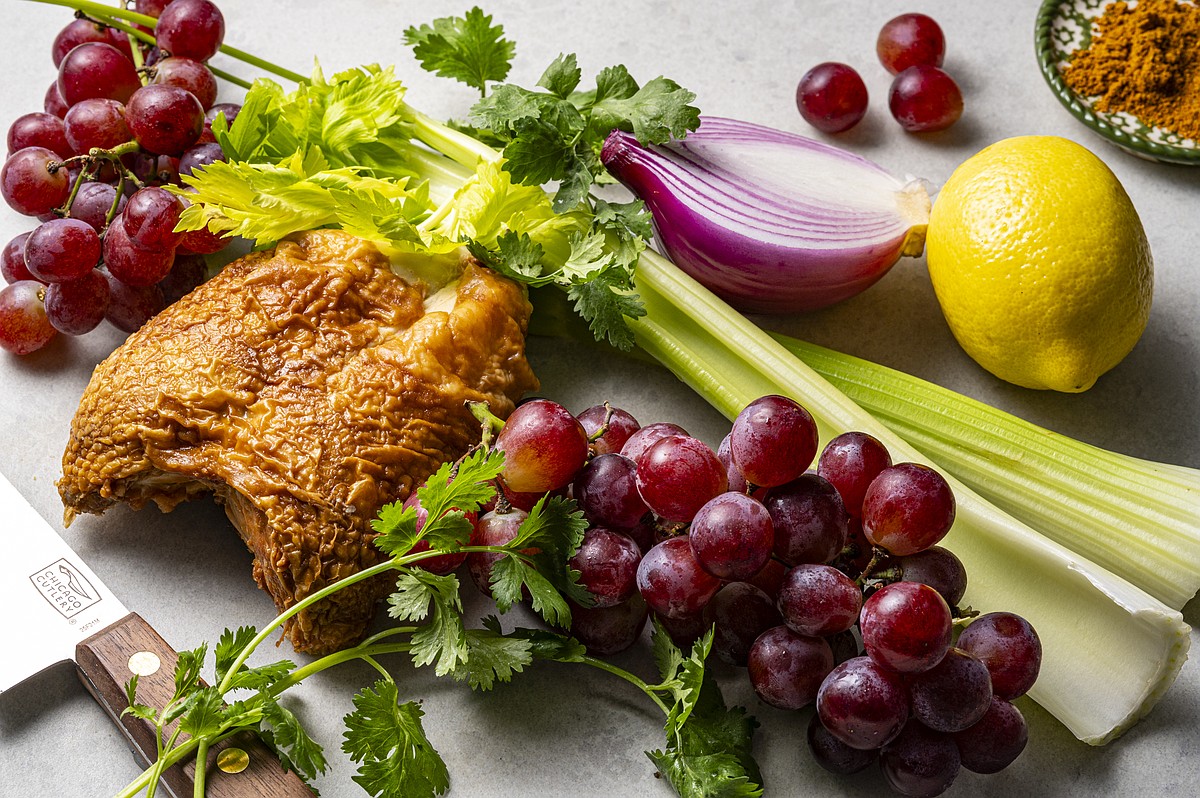 Haz que cocinar en verano sea más relajado con esta sencilla ensalada de pollo al curry