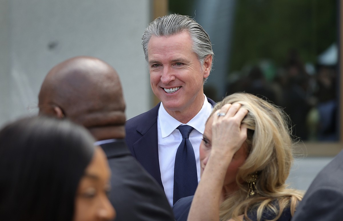 Times Opinion: Amid current battles, Democrats look ahead to 2028