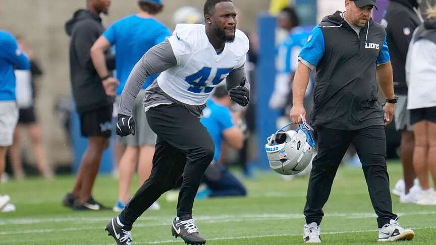 Devin White pushing for starting role with Lions