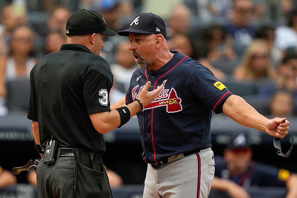 Braves lose to Yankees again; Walt Weiss gets ejected in fifth inning