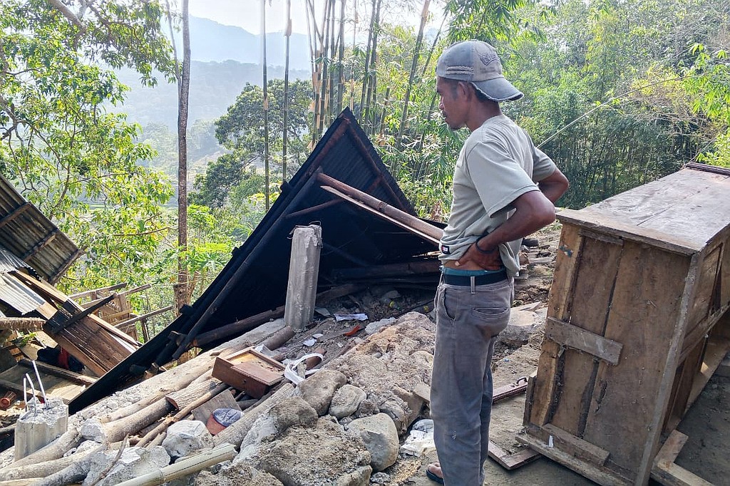 Magnitude 7.7 earthquake strikes off Indonesia's coast, killing at least 20 and toppling buildings