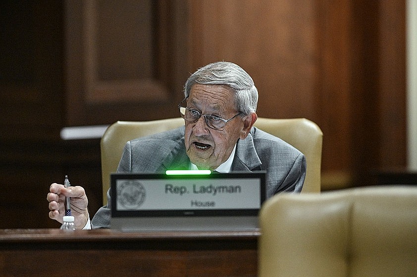 Arkansas lawmakers give final approval to Medicaid reimbursement for doulas, lactation consultants