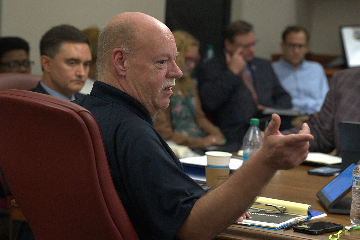 Chattanooga council members question 911 agreement amid stalled dispatcher raises