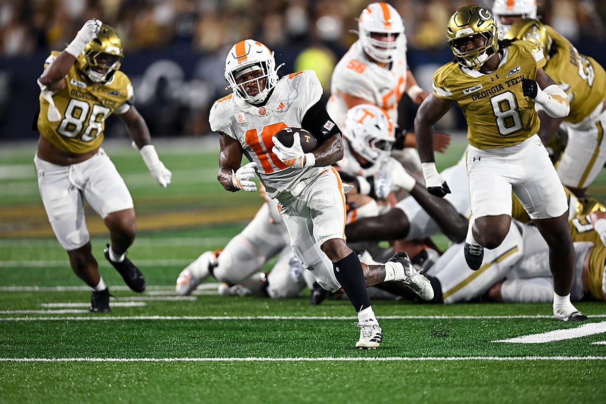 Bishop, ???hot??? running game pace Vols past Yellow Jackets in Atlanta