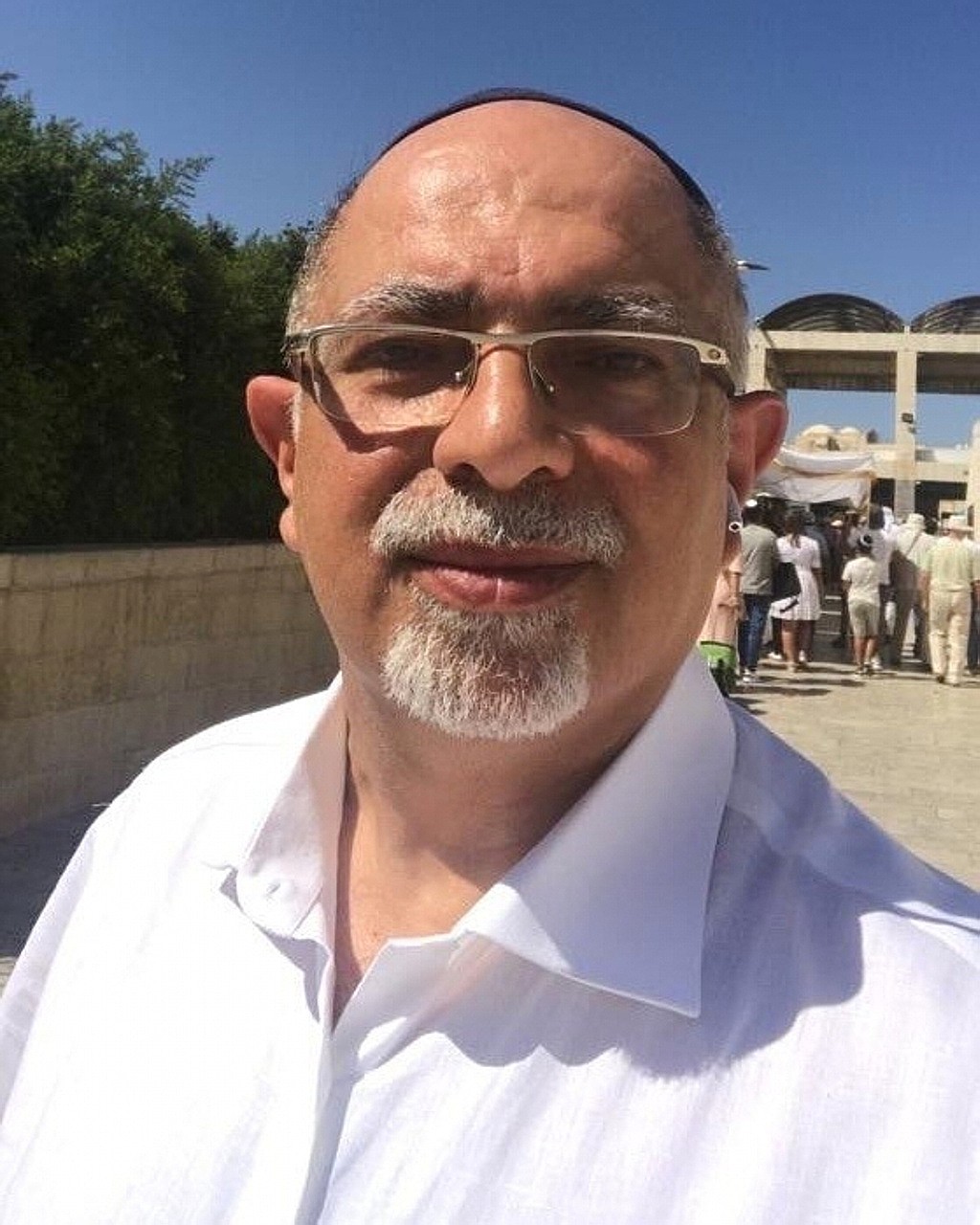 New York jeweler released from prison in Iran, banned from leaving country