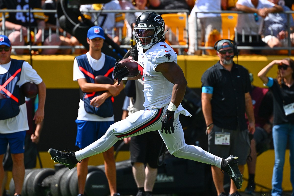 Falcons drop opener to Steelers despite Bijan Robinson???s big day