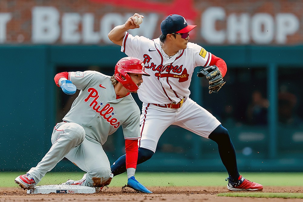 Braves miss out on sweep as Phillies erupt for big inning late
