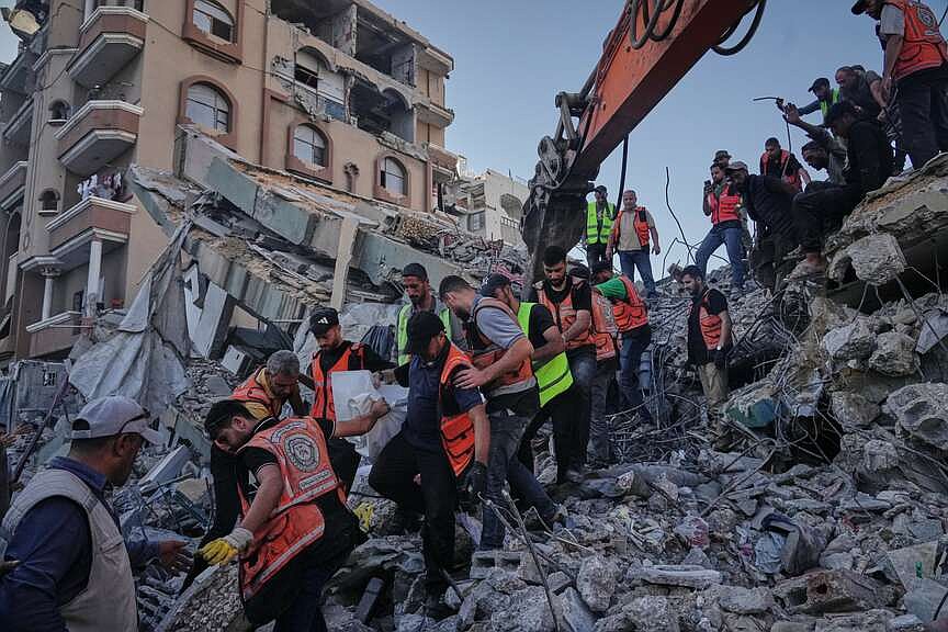 Photo: texarkanagazette.com Building damaged by strikes collapses in Gaza, killing 21 as perilous living conditions persist