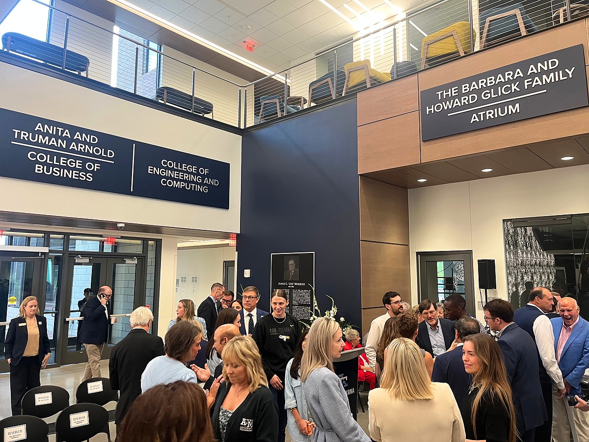 A&M Texarkana Awards Scholarships During Business-Technology Building Dedication A&M Texarkana Awards Scholarships During Business-Technology Building Dedication