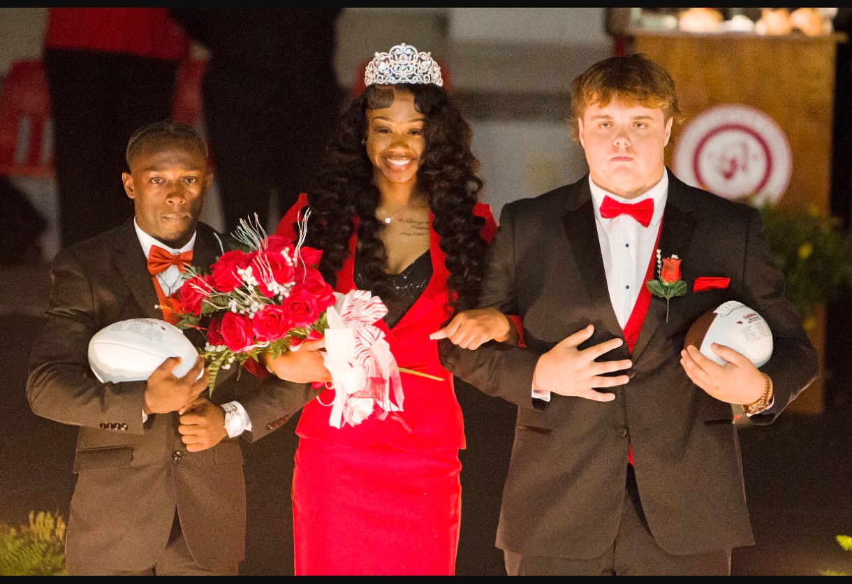 Davis named Camden Fairview Homecoming Queen | Camden News
