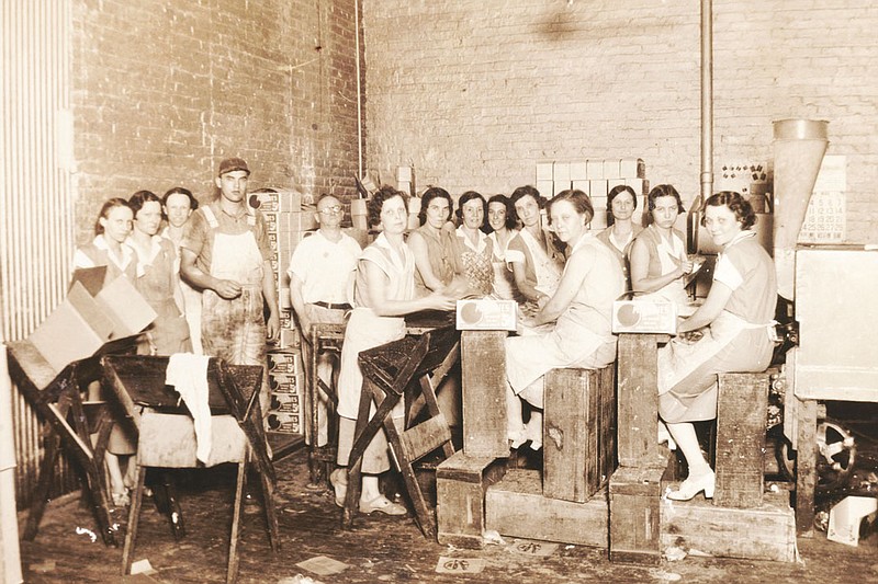 Photography courtesy of Chattanooga Bakery / Chattanooga Bakery employees gather at the company’s 
original plant on King Street, circa 1930.