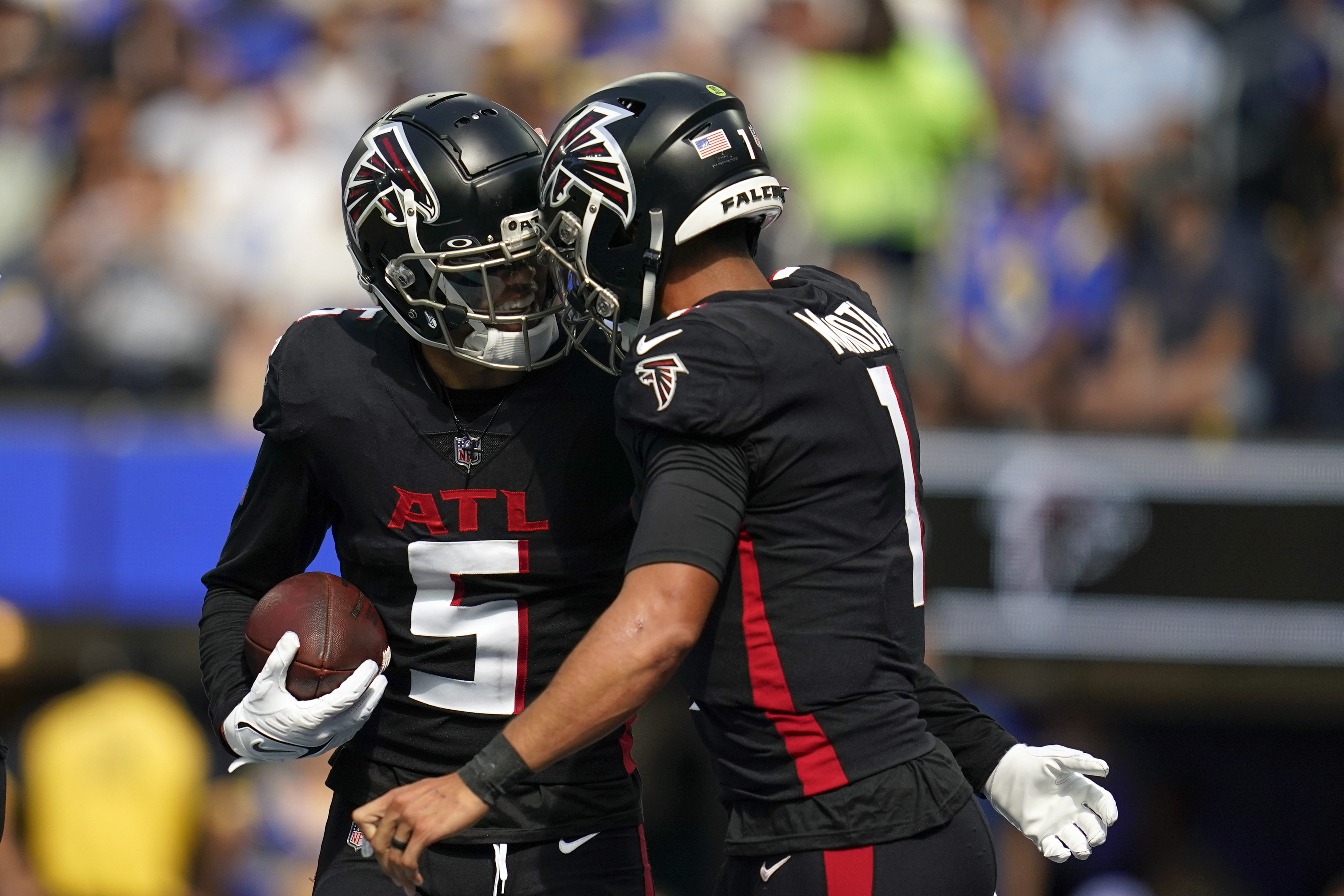 Mariota's near perfection, defense fuel Atlanta Falcons victory