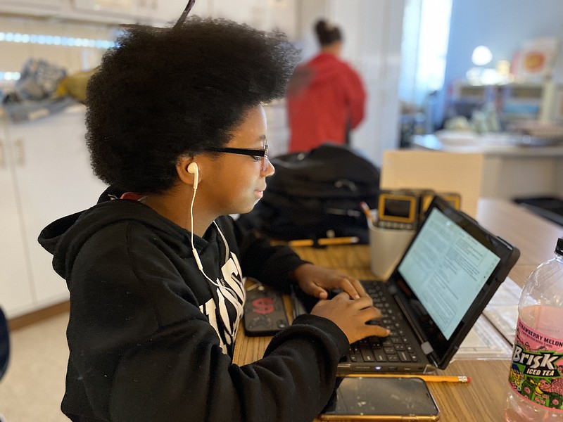 Staff Photo by Carmen Nesbitt / Brainerd High School student Tia Lewis, 15, works on an assignment during class on Thursday, Sept. 29, 2022.