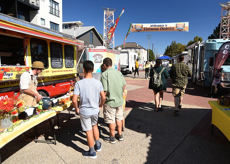 Photos Chattanoogans celebrate Oktoberfest Chattanooga Times Free Press