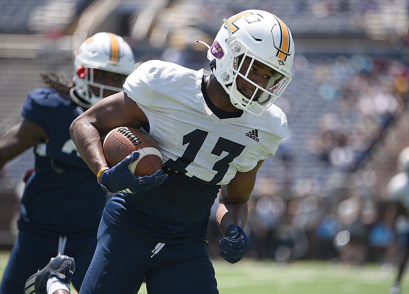 Utc Senior Tyron Arnett A Veteran Among Young Receivers 