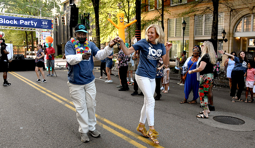 Photo by Mark Gilliland / Tony Mayfield and President and CEO Leslie Scearce