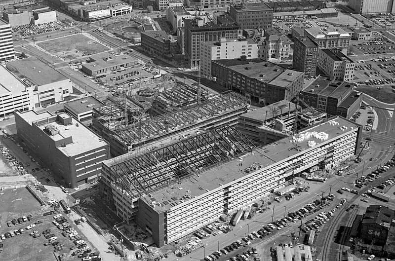 Chattanooga Times photo by George Baker. This mid-1980s aerial photo of the TVA Office of Power building being erected in downtown Chattanooga is part of a collection of vintage photographs at ChattanoogaHistory.com.