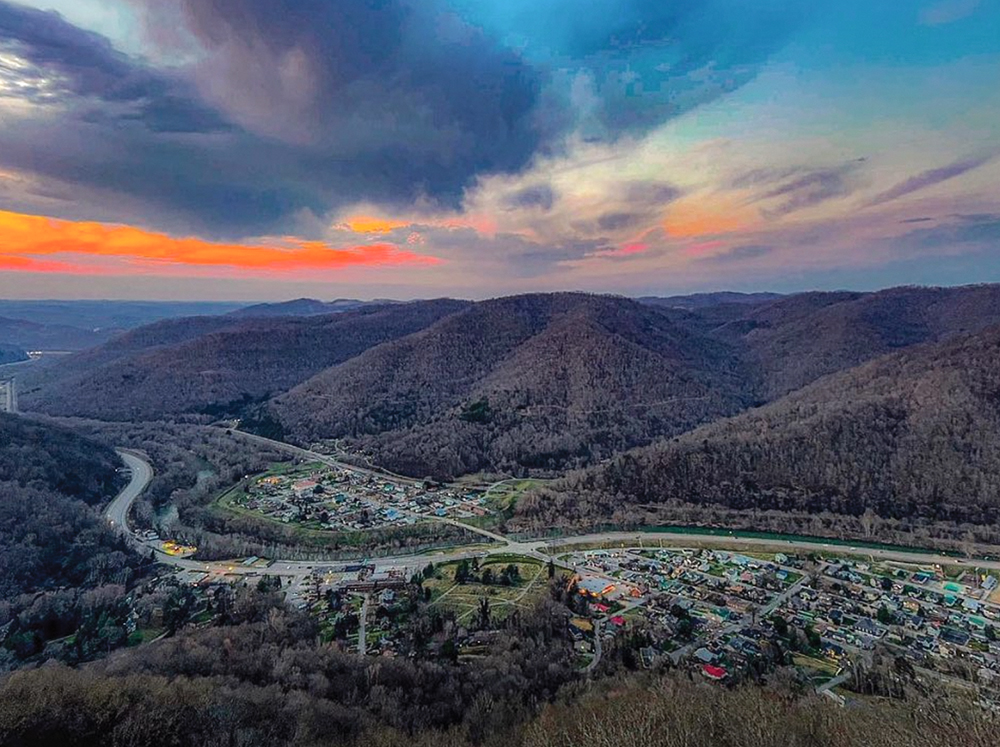 Take A Long Weekend To Explore The Kentucky Wildlands Chattanooga   102547787 Cumberland Gap At Sunset Photo By Peggy Yaeger 