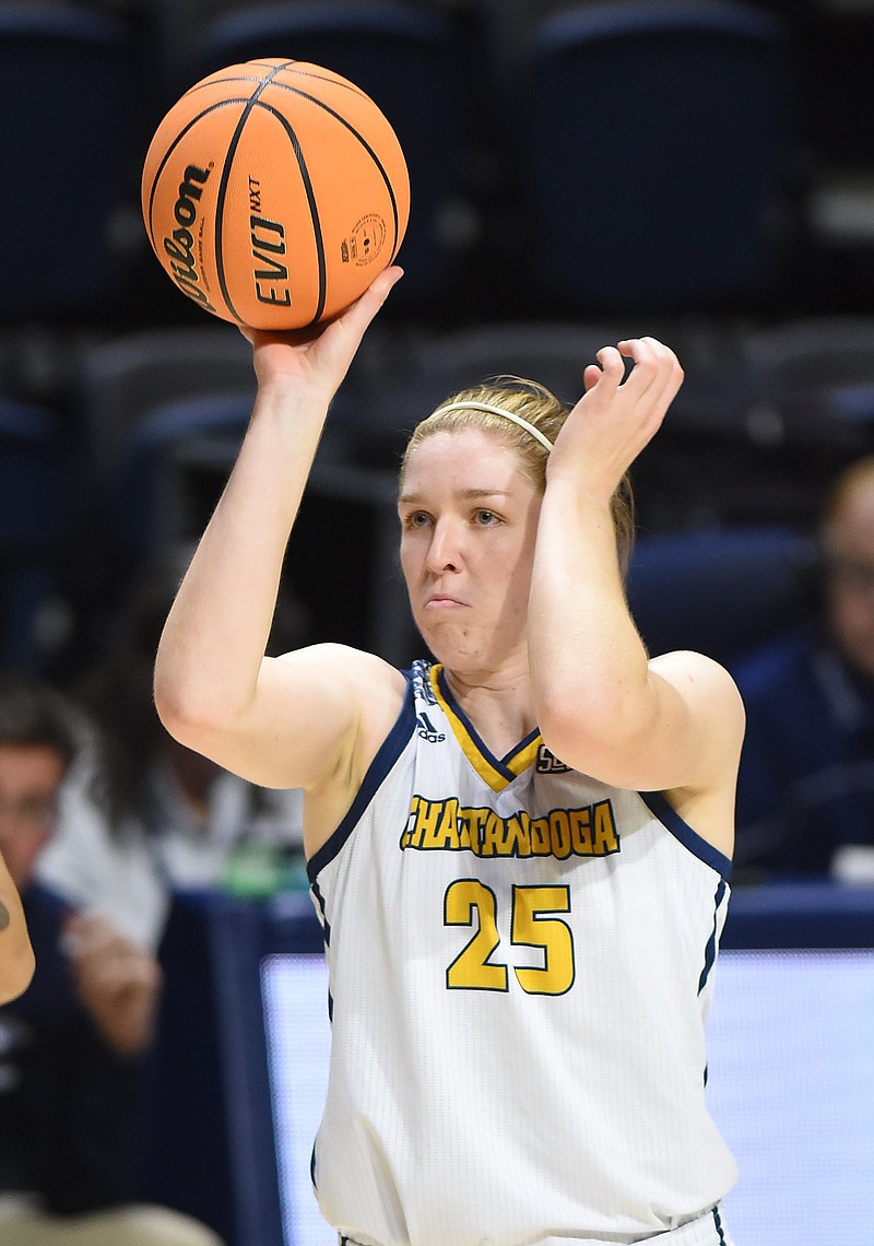 Staff Photo by Matt Hamilton / UTC (25) Abbey Cornelius takes a shot on Wednesday, November 16, 2022 at McKenzie Arena.