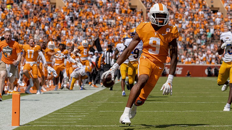 KNOXVILLE, TN - September 11, 2021 - Wide receiver Jimmy Calloway #9 of the Tennessee Volunteers during the game between the Pittsburgh Panthers and the Tennessee Volunteers at Neyland Stadium in Knoxville, TN. Photo By Andrew Ferguson/Tennessee Athletics