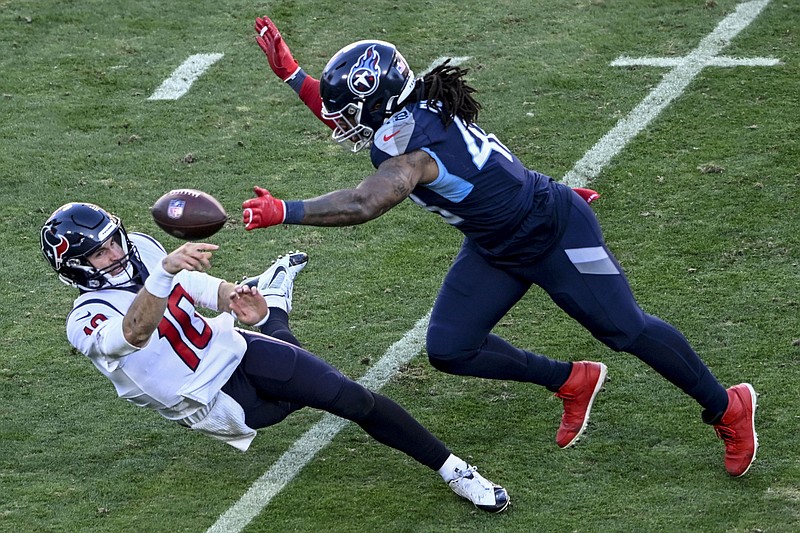 Titans fall below .500 with loss to struggling Texans