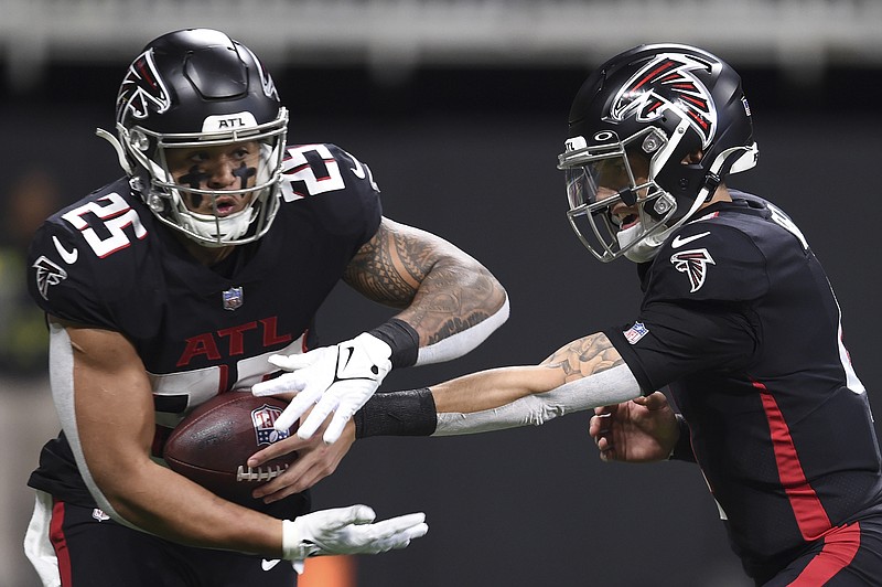 Falcons beat Bucs, end losing season with back-to-back victories