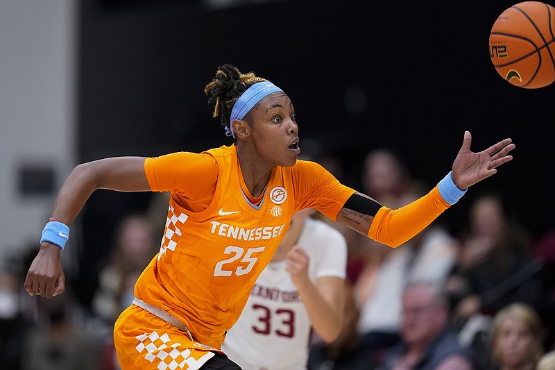 Lady Vols sweep Florida, start 70 in SEC for second year in row