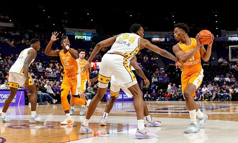 Tennessee Athletics photo / Tennessee’s Jahmai Mashack (15) signals for a pass from teammate Tobe Awaka (11) during Saturday’s 77-56 throttling of LSU in Baton Rouge.