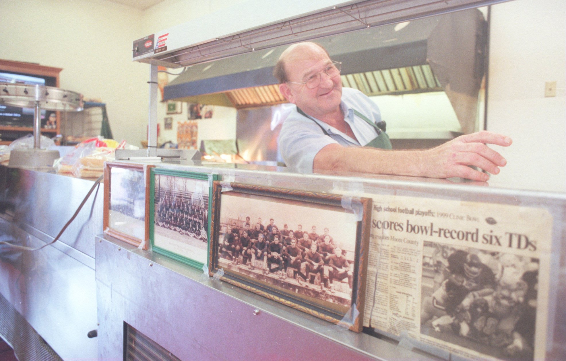 Harvey’s Pirate DriveIn, a South Pittsburg landmark, serves its last