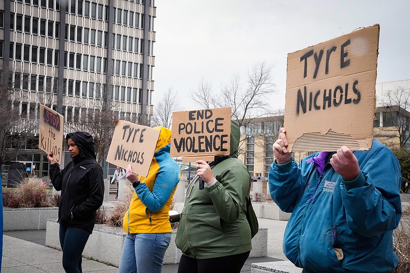 Photo/Desiree Rios/The New York Times / Citizens gather in protest in Memphis on Saturday, Jan. 28, 2023, after video was released of police officers beating Tyre Nichols, who later died.