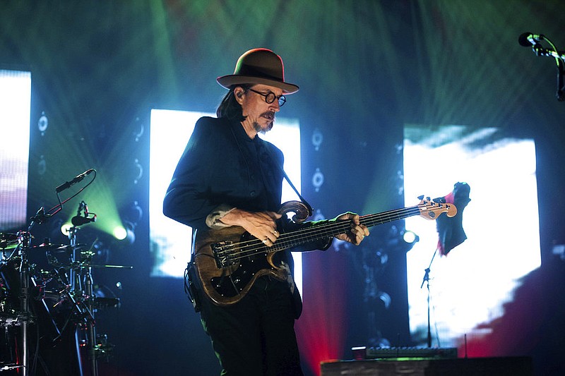 Les Claypool’s Fearless Flying Frog Brigade, Sean Lennon, coming to