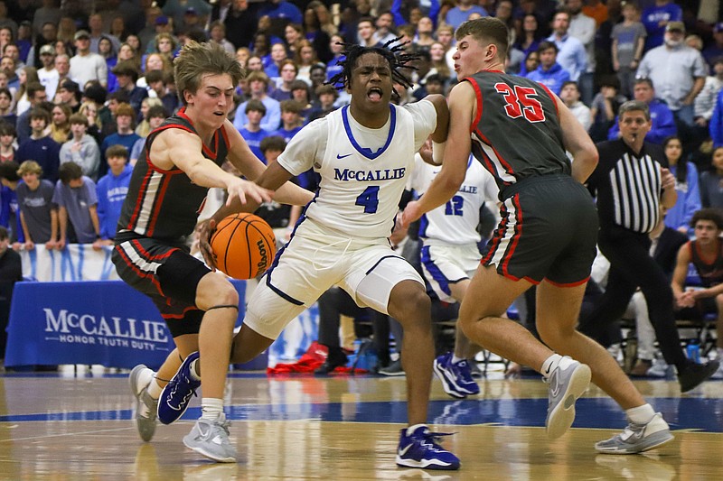 Baylor big man Jack Shutters helps seal threegame sweep of McCallie