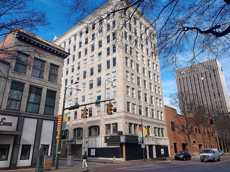 Staff File Photo by Mike Pare / The old Chattanooga Bank Building, center, stands over downtown's central business district at Market and Eighth streets. A new plan to turn the building into a hotel has emerged.