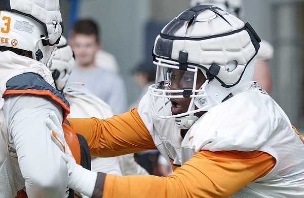 Elarbee has Vols offensive tackles on the move again | Chattanooga Times Free Press - Vimarsana News