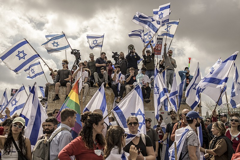 Photo/Avishag Shaar-Yashuv/The New York Times / Israeli demonstrators gather to protest against Prime Minister Benjamin Netanyahu's judicial overhaul plan, outside the parliament in Jerusalem on March 27, 2023.
