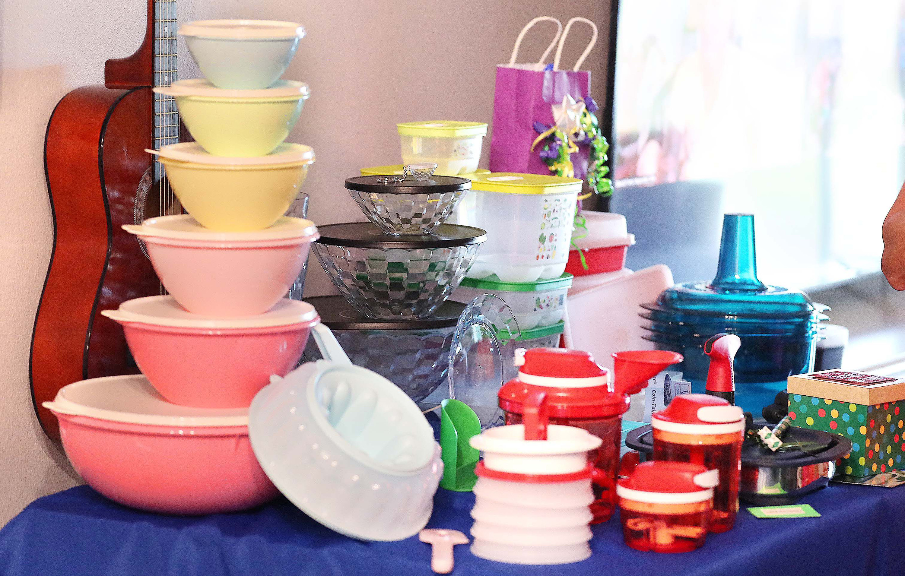 Korinne's Tupperware Party - The biggest Impressions bowl is not